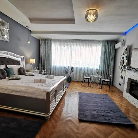 Crystal Apartment *