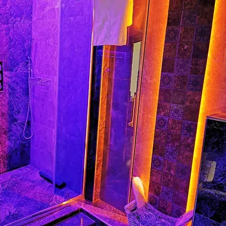 Crystal Apartment *